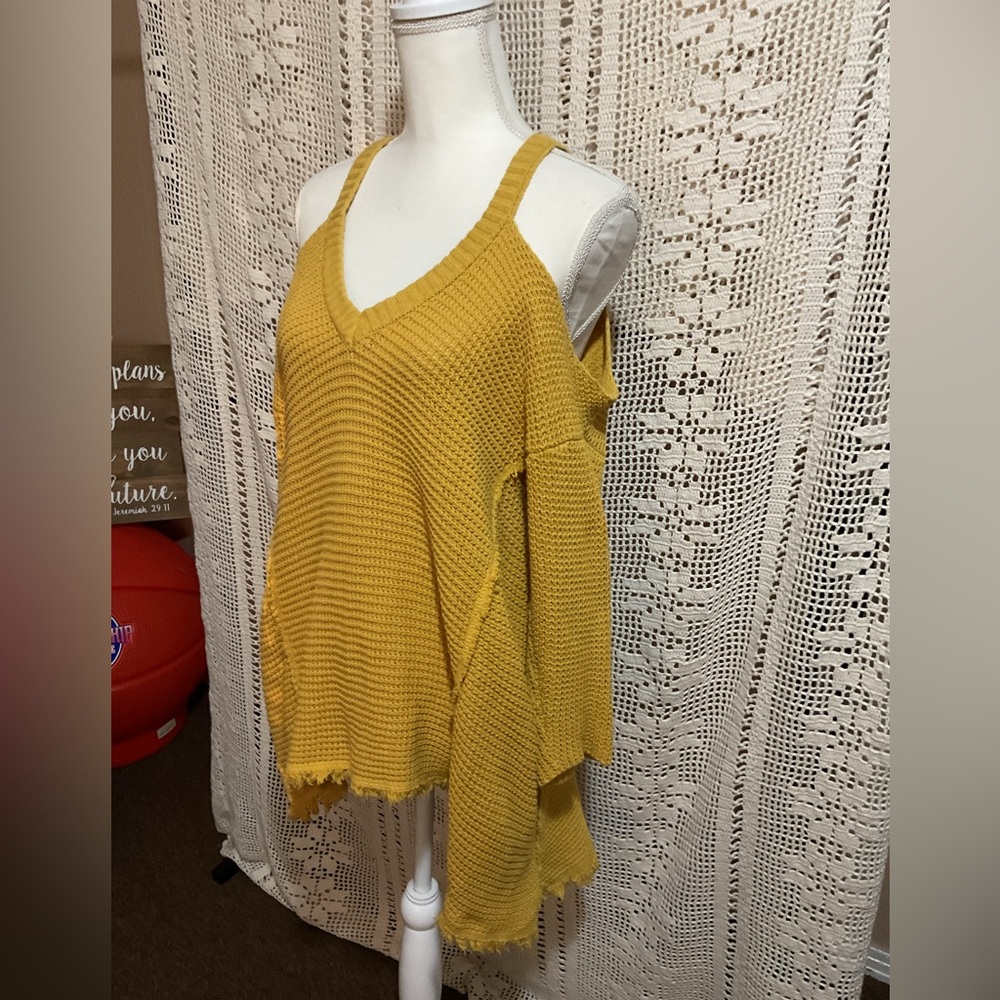 Blu Pepper cold shoulder v-neck sweater Medium